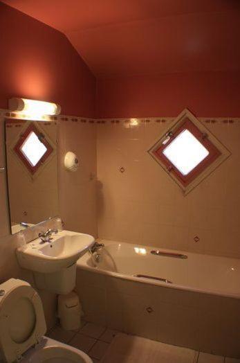 Hotel Les Vignes Rouges Ispagnac Buitenkant foto
