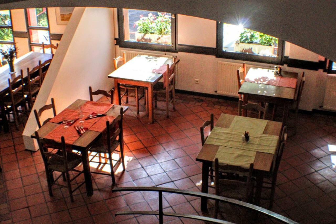 Hotel Les Vignes Rouges Ispagnac Buitenkant foto
